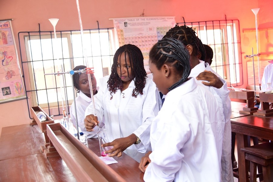 Science-students-in-the-lab-Linkage-Standard-Schools-5